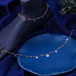 Chaînes de cheville à motif floral, élégantes, avec breloques florales, bijoux de mode, accessoires de pied de créateur, bracelets de cheville tendance - Product Image 3
