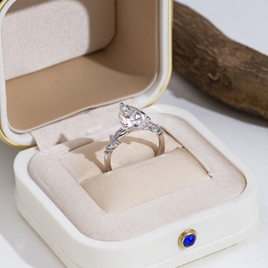 แหวนเพชรเมล็ดลูกแพร์ 18k รุ่น MSR-2103 จาก Messi Jewelry แหวนหมั้นเพชรเลี้ยงในห้องปฏิบัติการ - Product Image 5