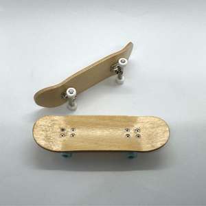 Kit de planche à roulettes <span class=keywords><strong>en</strong></span> <span class=keywords><strong>bois</strong></span> complet de haute qualité professionnel pièces essentielles pour bricolage <span class=keywords><strong>Skate</strong></span> <span class=keywords><strong>Park</strong></span> pour doigts planches à roulettes vélos - Product Image 3
