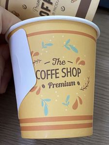 แก้วกระดาษแบบใช้ครั้งเดียวขนาด 7 ออนซ์ สำหรับน้ำ ชา กาแฟ  ย่อยสลายได้เอง ปรับแต่งได้ตามต้องการ พร้อมหูจับ - Product Image 2