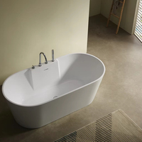 Baignoire autoportante en acrylique ovale moderne avec robinet intégré et ensemble d'accessoires de salle de bain pour maison, hôtel, villa