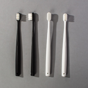 Cepillo de Dientes Manual para Adultos, Cerdas Suaves de Nailon, Cabezal Ancho, Uso Doméstico S-513 - Product Image 1