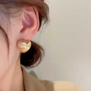 Pendientes de tuerca de Metal con forma de aguja para mujer, joyería de plata con diseño de viento cepillado, con personalidad, venta al por mayor - Product Image 3