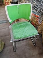 Chaise de bureau pliable en maille pour adultes, avec tablette d'écriture, pour l'école et la formation, faible MOQ