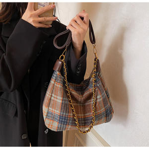 Bolso de hombro a cuadros Retro para mujer, bolso de mano de gran capacidad decorado con cadena, moderno y versátil - Product Image 6