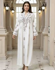 Vestido Abaya Musulmán Elegante con Bordado Nuevo de Alta Calidad al por Mayor 2026, Ideal para Mujeres de Oriente Medio en Dubái - Product Image 6
