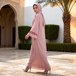 Abaya de luxe en polyester brodé sur mesure pour femmes musulmanes, robe élégante pour les occasions de fête, vente en gros - Product Image 4
