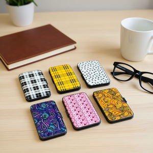 Portacarte casual in metallo con motivo decorativo 11x7,5 cm per carte e contanti - Product Image 2