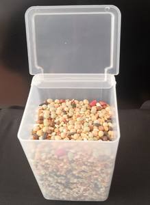 Mangiatoia Automatica in Plastica PP Bianca a Un Foro per Uccelli, Piccioni e Pappagalli - Product Image 2