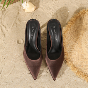 Ai piedi e in <span class=keywords><strong>amore</strong></span> da donna eleganti ciabatte e sandali in raso a punta retrò marrone per tutta la stagione - Product Image 2