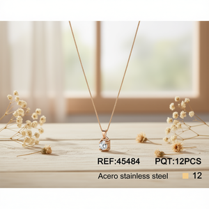 Collana con Ciondolo Angelina in Acciaio Inossidabile Placcato Oro con Diamante Taglio Brillante Rotondo, Gioiello Minimalista da Donna per Uso Quotidiano - Product Image 5