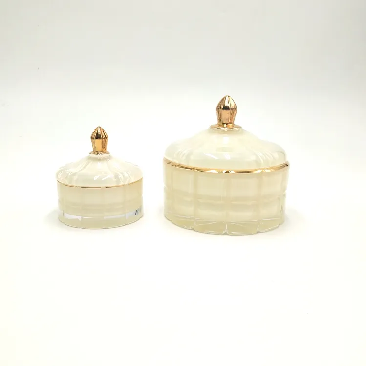 手作りの高級ガラスキャンドルジャーの香りのキャンドルホルダー、結婚式や室内装飾用の蓋付き缶付き