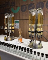 Prix spécial, distributeur de parfum en barre rotatif en argent, 6 flacons de 375 ml, en stock aux États-Unis, machine de remplissage d'huile de parfum, distributeur de parfum