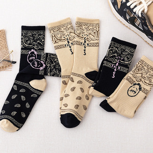<span class=keywords><strong>Travis</strong></span> Skate Crew Socks Men Sport <span class=keywords><strong>Travis</strong></span> <span class=keywords><strong>Cactus</strong></span> Jack bandane Socks Street Wear calzini Hip Hop Casual Print Pattern lavorato a maglia - Product Image 2