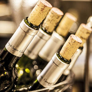 Bouteille d'eau en verre personnalisée en gros d'usine avec <span class=keywords><strong>bouchon</strong></span> en bois <span class=keywords><strong>bouchon</strong></span> en liège pour couvercles <span class=keywords><strong>de</strong></span> vodka et fermetures <span class=keywords><strong>de</strong></span> bouteilles - Product Image 5