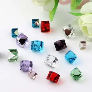 Ehre des Kristall kristalls 4mm 6mm 8mm 10mm Buntes Nagel design 3d corne 3d Würfel Quadratische Kristallglas perlen Nail Art Dekoration
