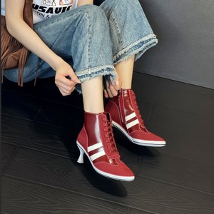 Stivaletti da Donna in Camoscio Verniciato Bordeaux con Lacci e Tacco a Rocchetto, Sneaker Boots con Strisce Bianche a Zigzag, Scarpe Casual alla Moda - Vendita all'Ingrosso - Product Image 1
