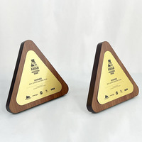 Plaque de certificat en bois en forme de triangle de gravure personnalisée de 20x18cm avec MH-N430 de plaque d'or et d'argent