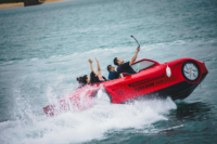 Nouveau Yacht de Luxe à Propulsion Jet Haute Performance, Bateau Commercial Icônique et Dominant, Supercar Aquatique Élégante à Propulsion Jet Futuriste