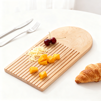 Planche à découper en bois d'érable naturel en forme d'arche pour le fromage, la charcuterie, les desserts, le pain