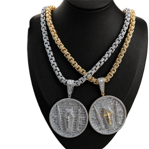Collier Pendentif Croix 3D Iced Out Hop avec Chaîne Curb Pavée CZ Prêt à Expédier pour Vendeurs en Ligne - Product Image 1