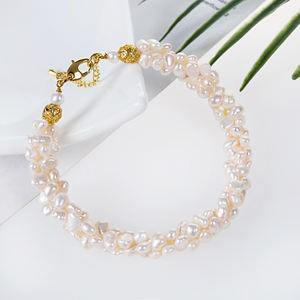 Bracelet en perles naturelles torsadées à 3 rangs, accessoire de bijouterie élégant et intemporel - Product Image 3