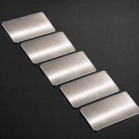 Plaques d'identification métalliques personnalisées OEM en aluminium argenté vierge, étanches, modernes, avec code QR et motif de logo de marque