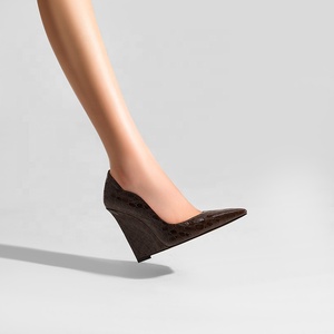 Escarpins à <span class=keywords><strong>talon</strong></span> <span class=keywords><strong>compensé</strong></span> pour femme, confortables et souples, à bout pointu, à enfiler, avec strass, tendance mode, 10,5 cm, Or, Rouge bordeaux, Marron - Product Image 4