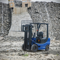 Chariot élévateur électrique tout-terrain contrepoids lithium-ion 1500 kg fourches 1070 mm pour entrepôt et construction