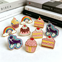 Épinglette en émail dur personnalisée, nuages arc-en-ciel, dessin animé, avec paillettes, badge métallique, logo, mignonne, anime, pour revers de veste