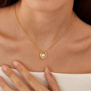 Collar de cuerno de vaca chapado en oro de 18 quilates Cadena de eslabones geométricos de lujo simple con collares de moda de diamantes y perlas - Product Image 5