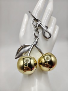 Llavero <span class=keywords><strong>de</strong></span> Aleación <span class=keywords><strong>de</strong></span> Zinc con Cristal 3D <span class=keywords><strong>de</strong></span> Alta Calidad, Amuleto <span class=keywords><strong>de</strong></span> Lujo para <span class=keywords><strong>Bolsos</strong></span>, Mochilas y Autos, Estilo Cereza, Ligero - Product Image 4