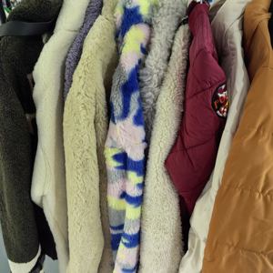 Lote de Roupas de Outono e Inverno Femininas Usadas AW016, Jaquetas de Pluma, Casacos de Lã e Casacos Acolchoados para Clima Frio - Product Image 5