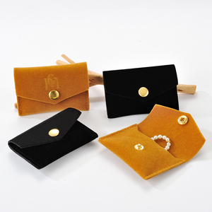 GLAMPKG Wholesale Custom Jewelry Bag Unique Design Long Velvet Envelope Gold Metal Button Bag with Logo Jewelry Packaging Pouch - Product Image 5