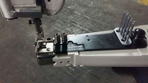 Machine à coudre industrielle à bras cylindrique et alimentation par entraînement pour cuir AS2628 - Product Image 3