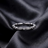 Bague d'éternité empilable géométrique vintage en argent sterling S925 avec pavé de diamants de laboratoire alternés pour femme
