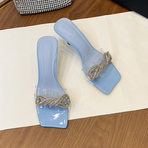 Nouveautés été <span class=keywords><strong>rome</strong></span> brillant strass femmes diapositives sandales <span class=keywords><strong>2022</strong></span> nouvelle mode transparent bout carré dames pantoufles talon - Product Image 2