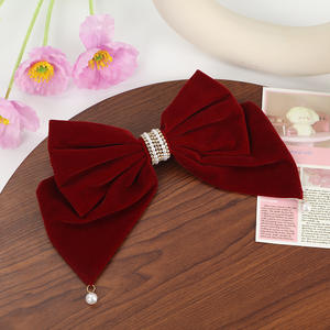 กิ๊บติดผมกำมะหยี่เกาหลีทรงโบว์ขนาดใหญ่ประดับมุกสำหรับผู้หญิง กิ๊บหนีบผมสำหรับฤดูใบไม้ผลิ ดีไซน์หรูหรา เหมาะสำหรับงานปาร์ตี้และใช้ในชีวิตประจำวัน - Product Image 4