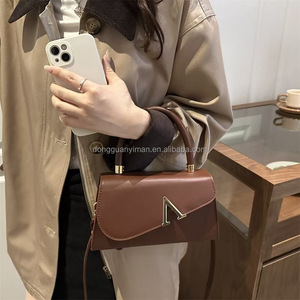 Borse a <span class=keywords><strong>Tracolla</strong></span> da <span class=keywords><strong>Donna</strong></span> di Nuova Moda con Catene, Borsa Messenger di Lusso per l'Inverno con Due Cinghie - Product Image 5