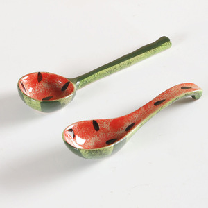 Cuillère à pastèque en céramique pour enfants, ustensile d'alimentation pour bébé avec design en forme d'arc, de 2 à 4 ans - Product Image 1