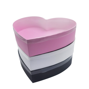 Caja de regalo de lujo de San Valentín para collares Flores Presentación rígida Corazón Amor Diseño Laminación mate Revestimiento UV Forro de esponja - Product Image 1