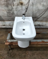 Ensemble WC et Bidet en Céramique à Chasse d'Eau par Gravité 2 Pièces pour l'Amérique du Sud, Installation à Trois Trous, Design Moderne pour Toilettes d'Hôtel