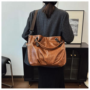 Bolso de estilo retro marrón, adorno de anillo de metal, bandolera de moda para mujer - Product Image 2