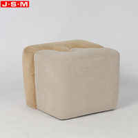 Tabouret carré moderne avec structure en bois, rembourrage en mousse et revêtement en tissu, idéal pour la maison, le salon, la chambre, l'hôtel, le restaurant, l'école, la location et les événements