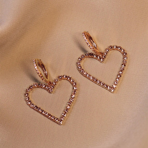 Orecchini a Cerchio Grandi a Forma di Cuore per Donne, Gioielli Minimalisti da Festa alla Moda - Product Image 1