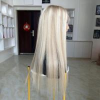 Peluca rubia sin pegamento de cabello virgen europeo HD con capas de ondas rectas largas y reflejos, densidad del 150%, para mujeres blancas