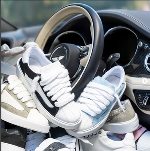 Zapatillas Deportivas Personalizadas de Lona con Suela Gruesa Estilo París para Hombre, con Cordones, Pintadas con Spray, Retro, Modernas, Casuales - Product Image 3