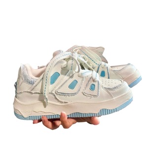 Design a new pair of platform heightening shoes for men, trendy shoes, in a style that is popular for both men and <b>women</b>. - Product Image 5