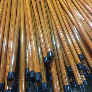 Herramientas de limpieza a precio de fábrica, mango de fregona, palo de escoba de madera largo de alta calidad, suministro de palo de escoba de madera barato para Argelia - Product Image 1