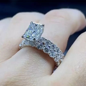 Anello con Doppia Fila di Cristalli per Donne, Elegante Accessorio Moda per Uso Quotidiano e Feste - Product Image 3